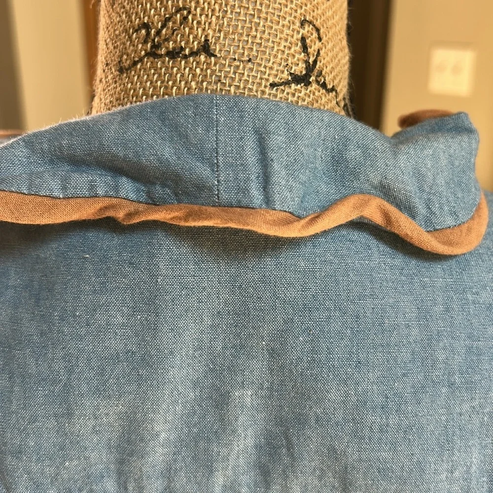 Sundance Denim Ruffle Shirt(wire insert to hold Ruffle in place. Size 4. - Picture 5 of 7